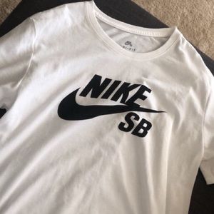 Men’s Nike White t-shirt